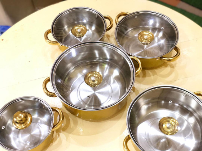 Casseroles inox dorées de 5 Pièces