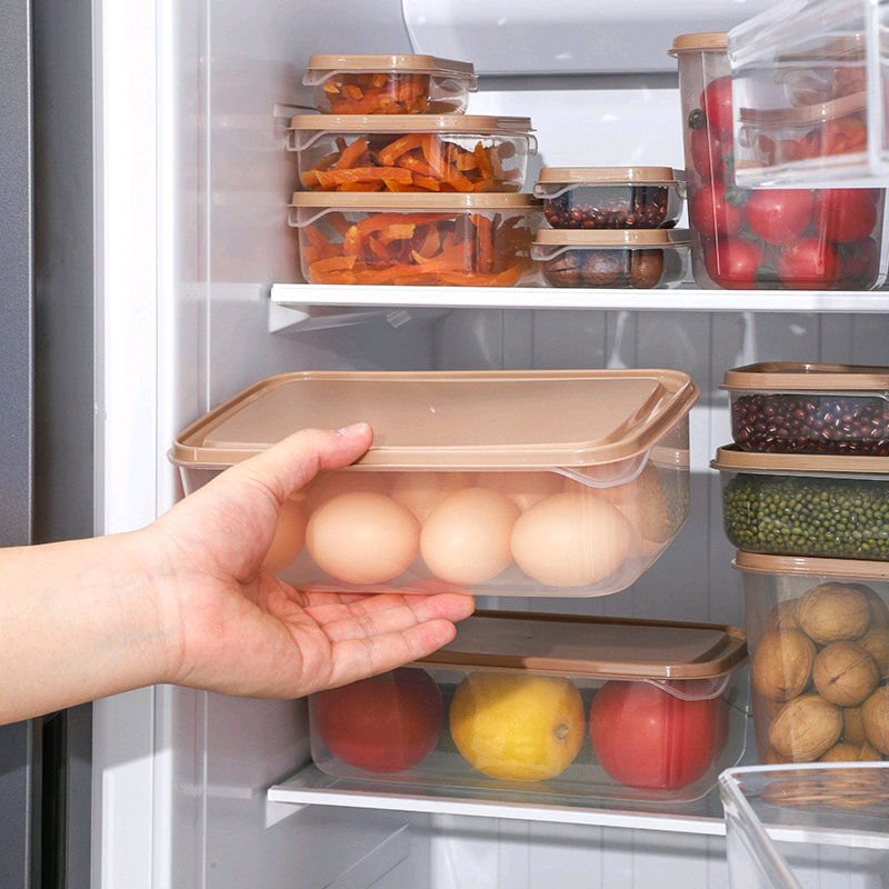 17 Conteneurs alimentaires en plastique